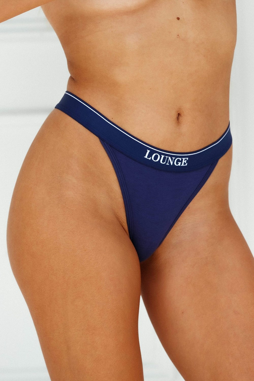 Lounge Underwear Bamboo Minimal Triangle String Marinblå | OZBT-92057