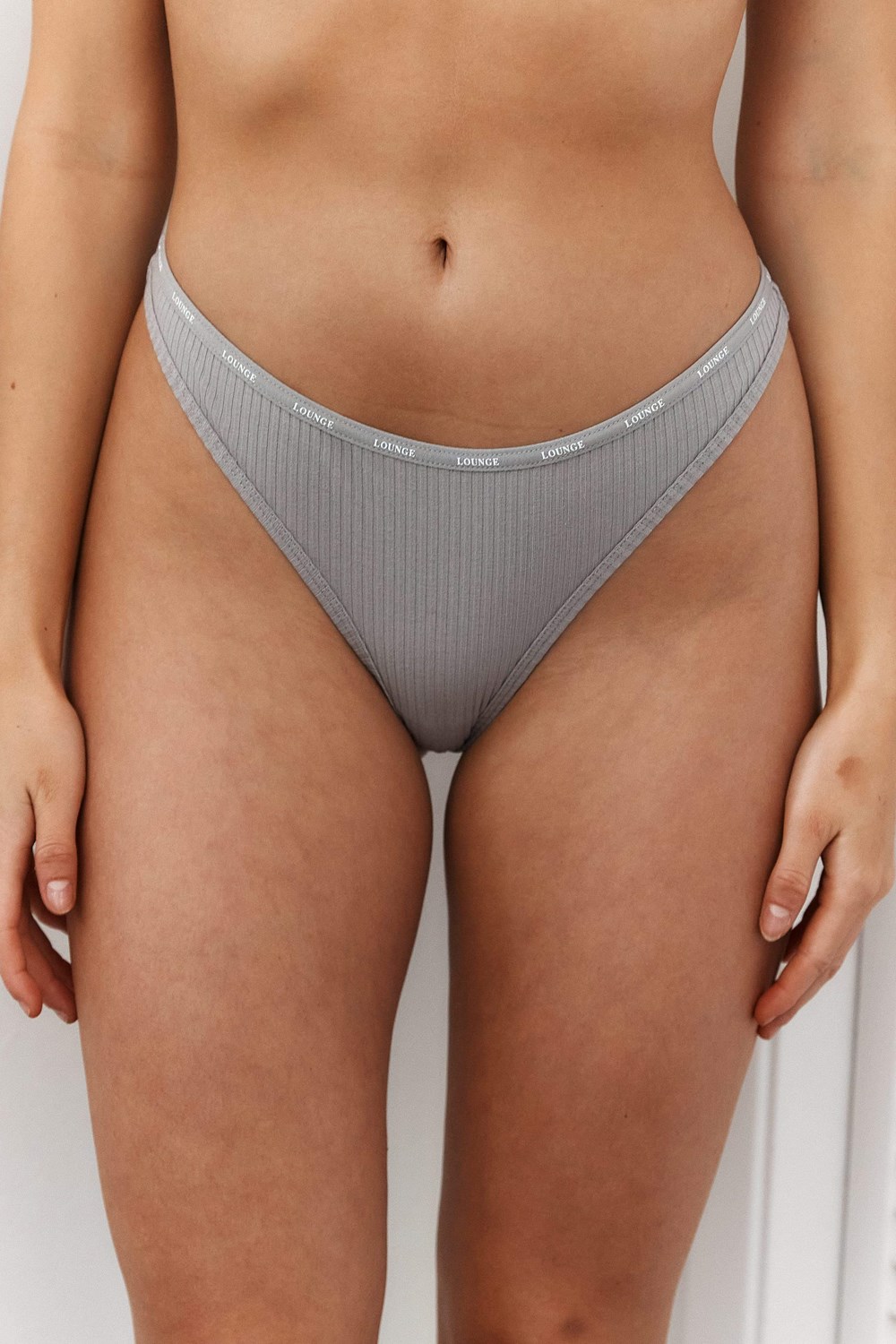 Lounge Underwear So Soft Räfflad String Grå | ALOT-60742