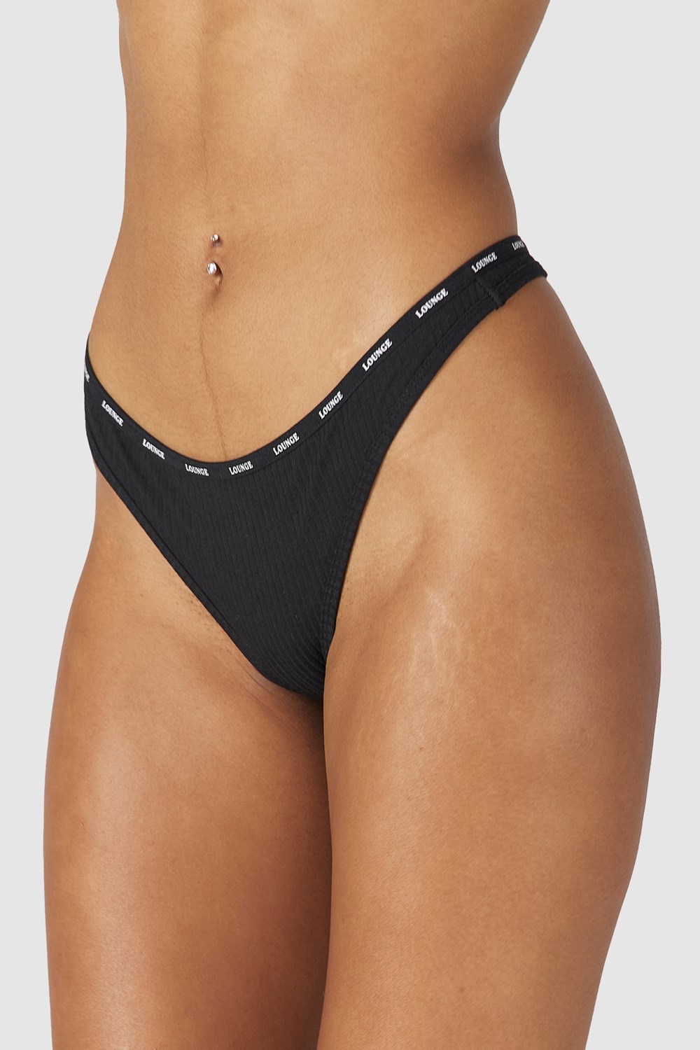 Lounge Underwear So Soft Räfflad String Svarta | ZLIY-63180