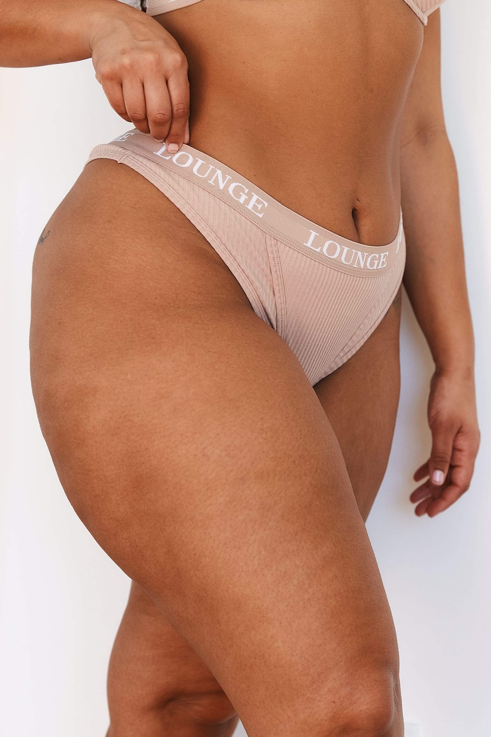 Lounge Underwear Ultra Bekvämlighet Räfflad String Taupe | XCBQ-39081