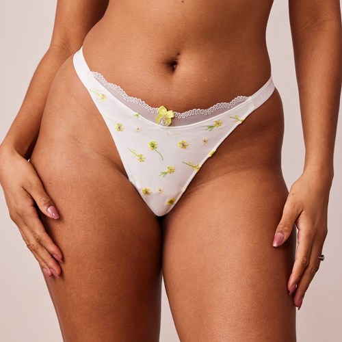 Lounge Underwear Räfflad Floral Triangle String Vita | BLFC-61389